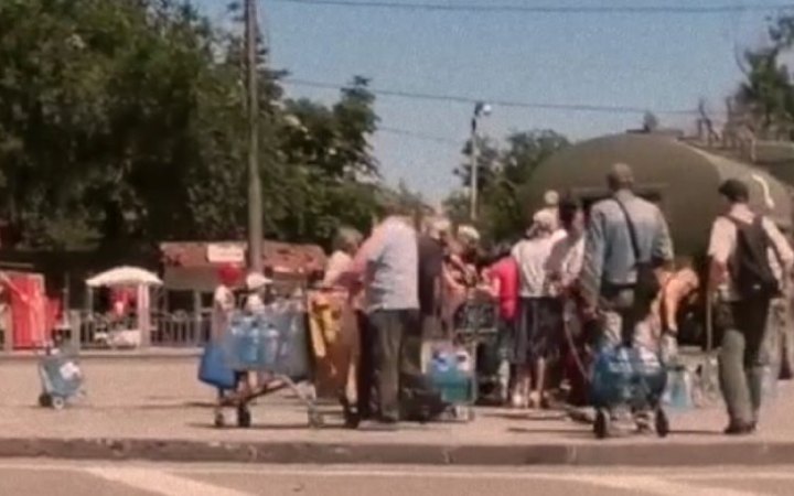 Рашисти блокують маріупольцям доступ до питної води, видають по 5 літрів на тиждень, - міськрада