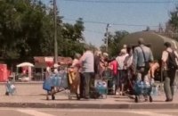 Рашисти блокують маріупольцям доступ до питної води, видають по 5 літрів на тиждень, - міськрада