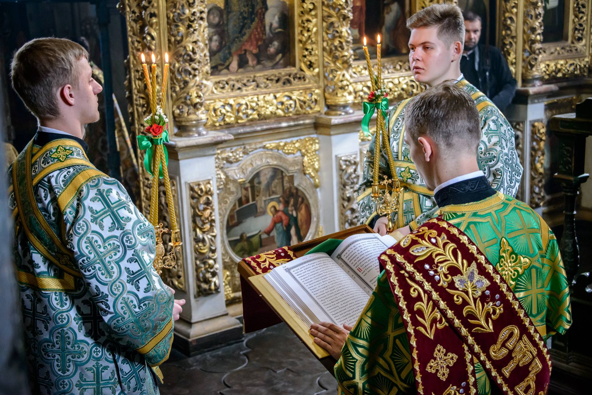 Перша літургія ПЦУ у в Троїцькій надбрамній церкві Києво-Печерської Лаври.