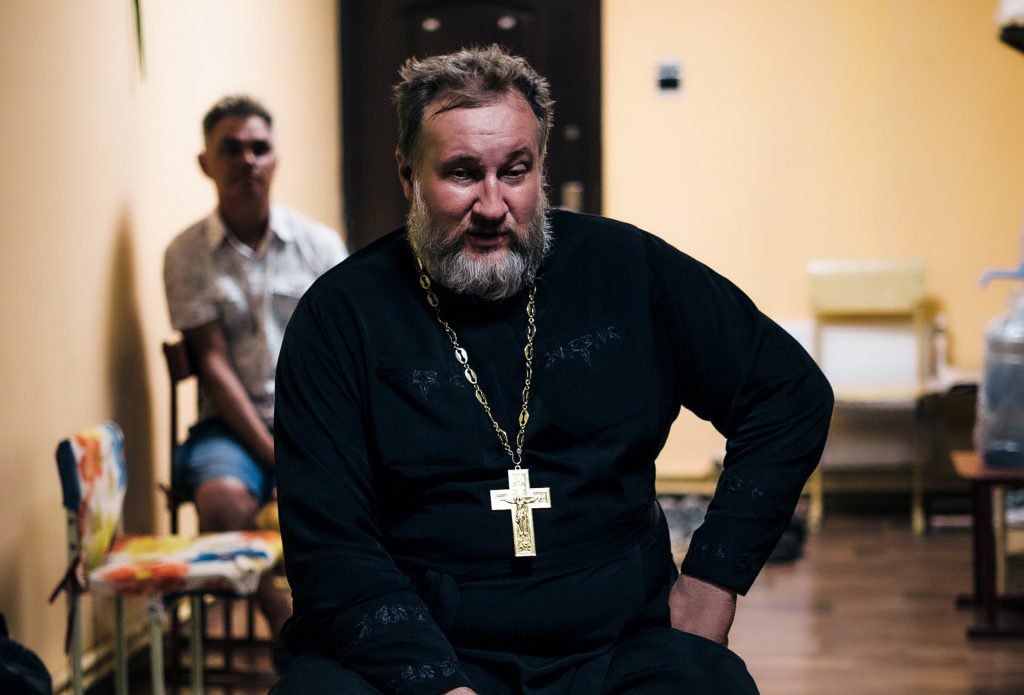 Священник ПЦУ Олександр Солдатенко. Приклад носіння підрясника