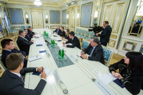 Порошенко​ призвал французских депутатов избегать любых контактов с оккупационными властями Крыма