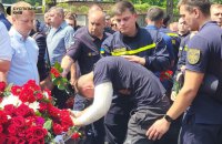 У Києві попрощалися з трьома рятувальниками, вбитими російським ударом