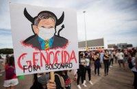 В Бразилии тысячи людей протестовали против президента Болсонару