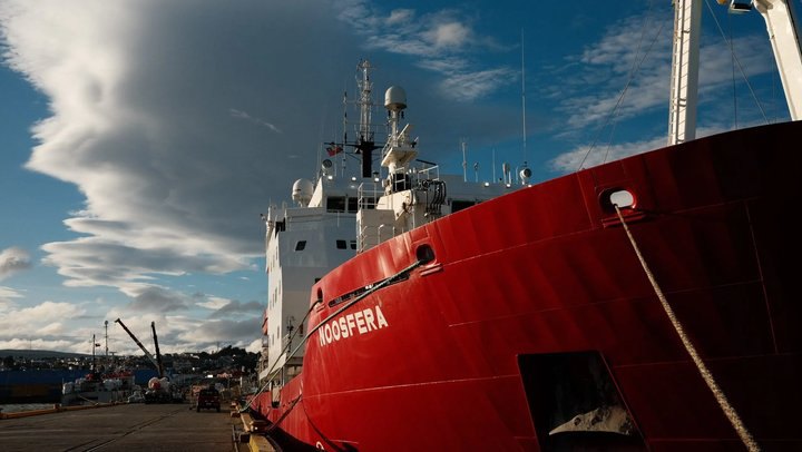 Кадр з фільму «Антарктида». 