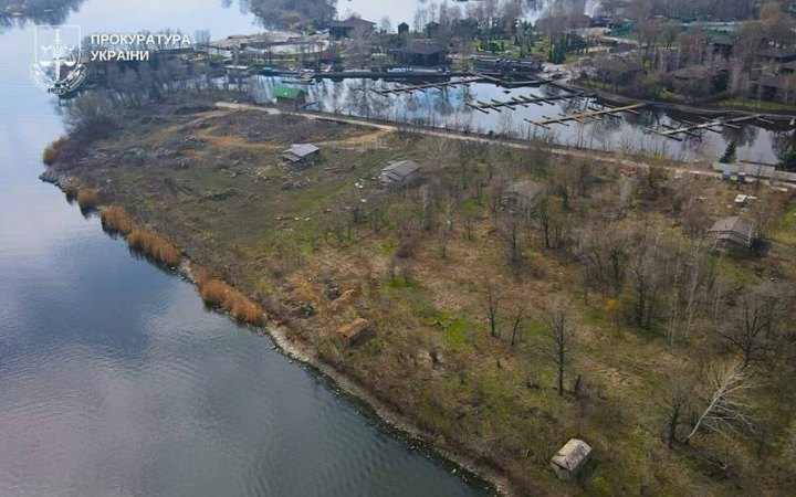 Прокуратура оскаржує зведення житлового комплексу на півострові у водоохоронній зоні Дніпра 