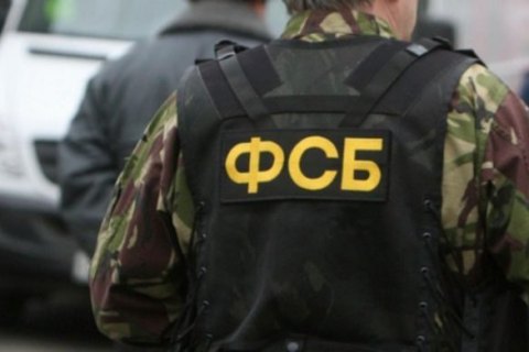 В оккупированном Крыму ФСБ с автоматами ворвалось в мечеть для проверки