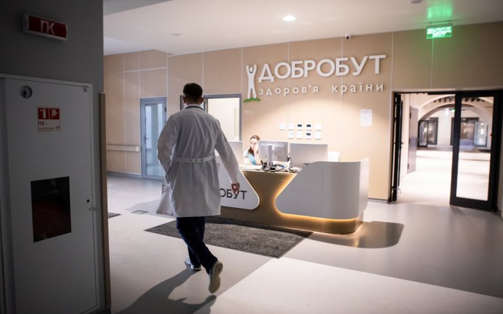 «У пацієнта з руки стирчить болгарка»: один день з життя лікарів приймального відділення