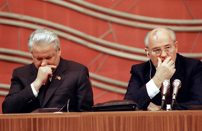 Борис Єльцин і Михайло Горбачов.