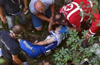 Велогонщику диагностировали перелом таза после падения с моста в ущелье на "Джиро ди Ломбардия"