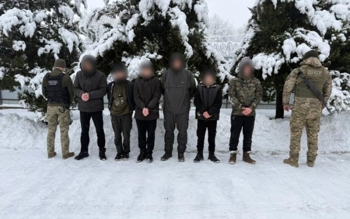 Затримали групу чоловіків, які намагалися незаконно потрапити у Румунію