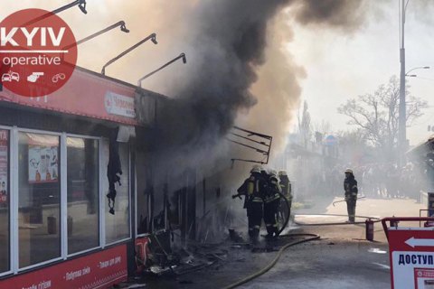 На Березняках в Киеве произошел крупный пожар на рынке