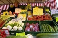 В Україні продовжують дешевшати овочі та фрукти
