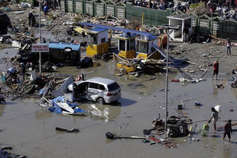 Жертвами землетрусу та цунамі в Індонезії стали понад 2000 осіб