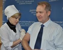 Главный санитарный врач Украины сделал прививку в Днепропетровске 