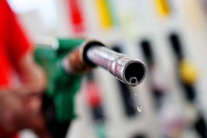 КСУ проверит конституционность добавления спирта в бензин