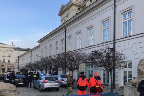 Автомобиль врезался в ограду президентского дворца в Варшаве