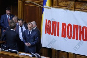 Оппозиция требует от Януковича наказать виновных в избиении Тимошенко