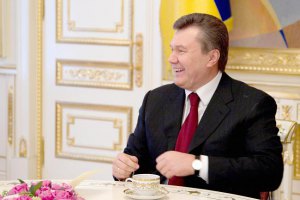 Президенты Литвы и Туркменистана поздравили Януковича в телефонном режиме