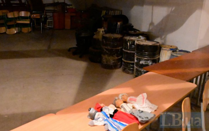 Наслідки атаки в Києві: частина шкіл і садочків працюють як Пункт незламності, є зміни в русі транспорту