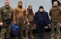 "Білі янголи" евакуювали літнього чоловіка з Куп'янська Харківської області