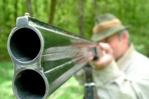 В Николаевской области пьяный охотник случайно выстрелил в 9-летнюю девочку
