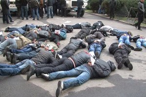 Суд відпустив під домашній арешт 16 загарбників Харківської ОДА