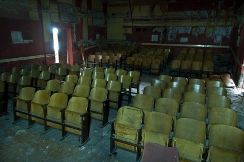 Суд отменил незаконную приватизацию кинотеатра "Молодежный" в Киеве