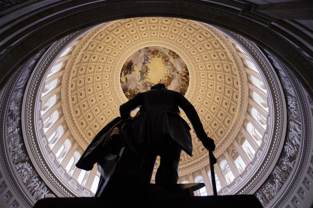 Монумент першому президенту США Джорджу Вашингтону в ротонді Капітолію США, 23 грудня 2022 р.
