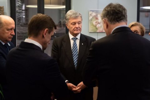 Порошенко повідомив про напрацювання з євродепутатами проєкту жорсткої резолюції щодо Росії на випадок агресивних дій Кремля
