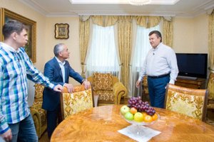 Янукович лидирует среди коллег по количеству резиденций