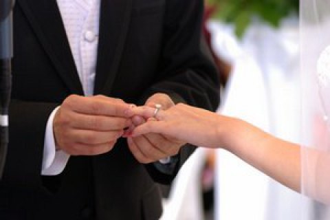 ​В День влюбленных в Украине поженились 426 пар, - Минюст