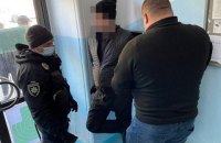 В Киеве мужчина с пистолетом устроил погром в приемной депутата горсовета