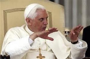 Бенедикт XVI раскритиковал журналистов