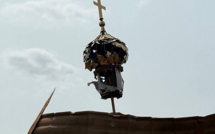 На Сумщині окупанти завдали авіаударів по селу Хотінь: зруйновані церква, школа і лікарня