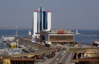 Лоцманы удачно завели в Одесский порт огромное судно 