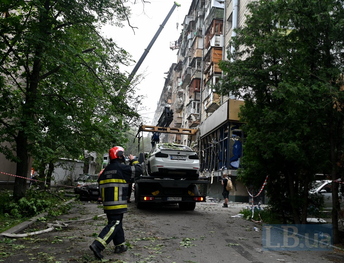 Місце прильоту російської ракети в Києві