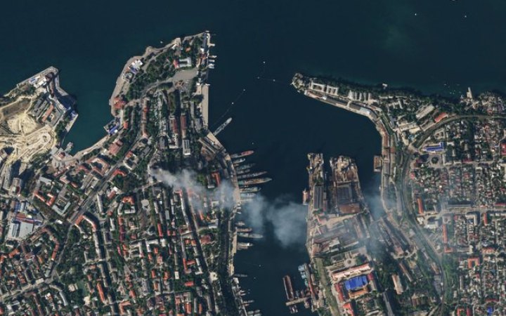 З’явилися супутникові знімки штабу Чорноморського флоту РФ до і після ракетного удару