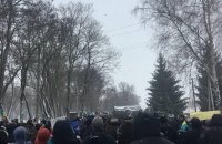 "Луганськ - це Україна!": мирні мешканці Білокуракиного вийшли на мітинг проти окупантів