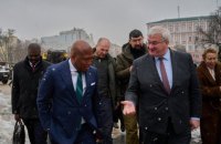 Міністр закордонних справ Гани вперше прибув із візитом в Україну