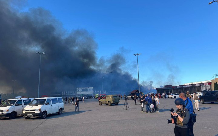 Двоє загиблих внаслідок удару РФ по гіпермаркету у Харкові є працівниками "Епіцентру"