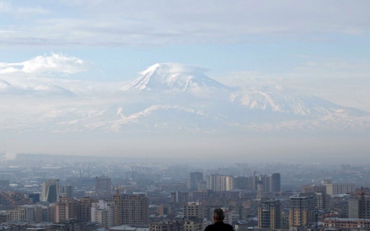 У Вірменії сперечаються через рішення забрати зображення гори Арарат із офіційних документів