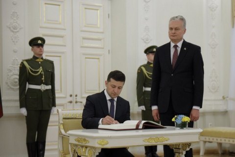​Зеленский в Вильнюсе подписал декларацию о развитии стратегического партнерства с Литвой