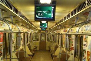 КГГА объяснила, почему из вагонов метро убирают мониторы