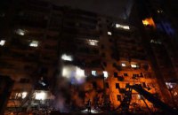 У Києві від потрапляння уламків ворожого літального апарата загорівся будинок (оновлено)