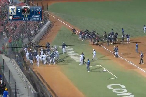 В матче бейсбольной лиги Мексики произошла массовая драка