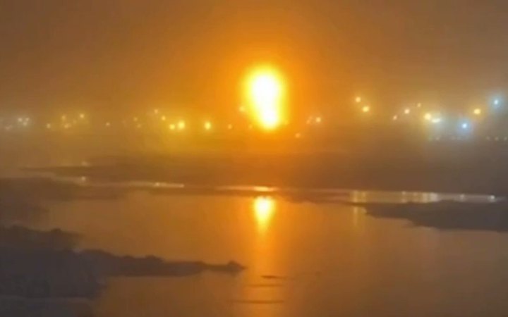 СБУ атакувала дронами нафтовий термінал в російському Усть-Лузі, – джерела