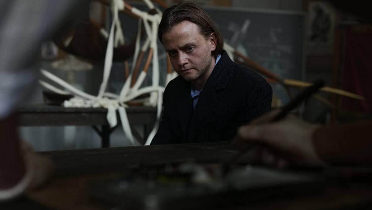 Кадр з фільму 'Малевич' 