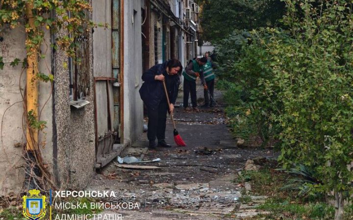 Унаслідок обстрілу Херсона поранено людей і пошкоджено будинки