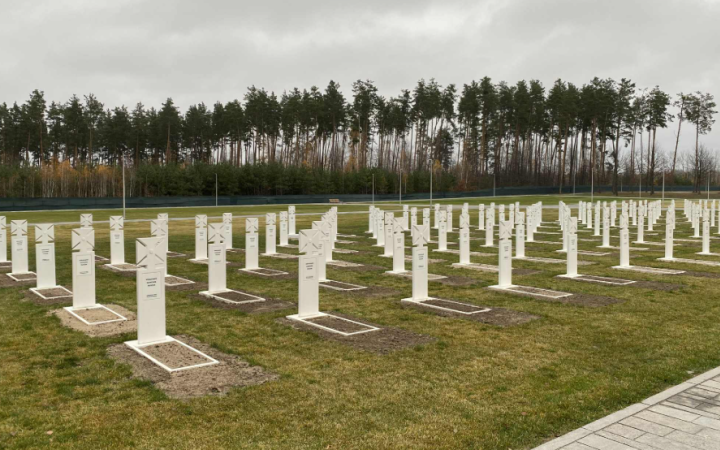 На Національному військовому кладовищі за перші три місяці відбулося 185 поховань українських захисників