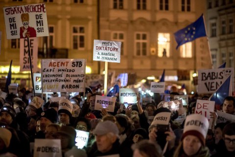 Багатотисячна демонстрація в Празі вимагала відставки уряду Бабіша